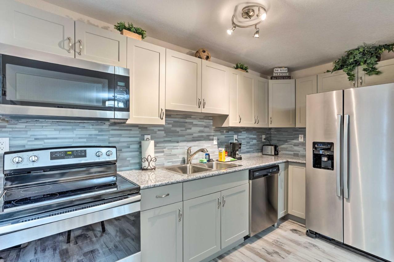 Inviting Apartment Less Than 2 Mi To Riviera Beach! Уест Палм Бийч Екстериор снимка